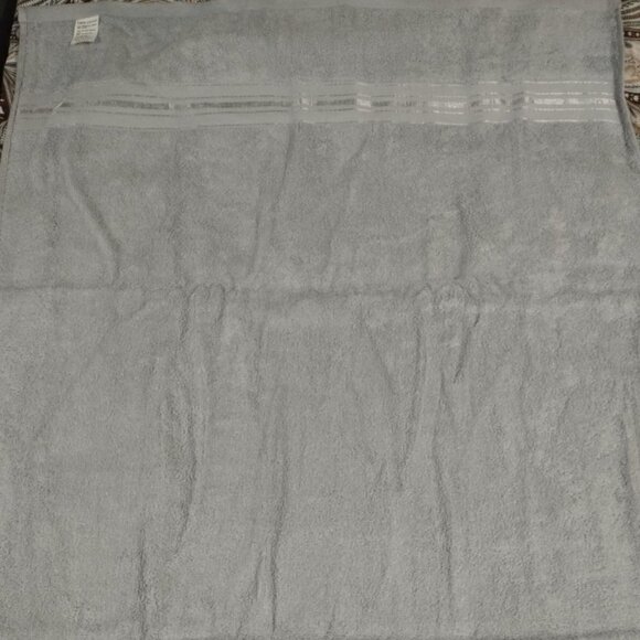 100% Cotton Gray Bath Towel - Picture 2 of 4